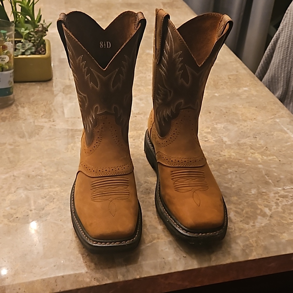 Brand new ariat work boots 8.5 D